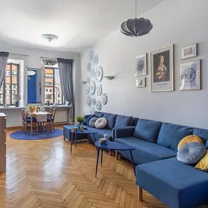 https://apt-old-town-home-premium.warsawhotelspoland.com